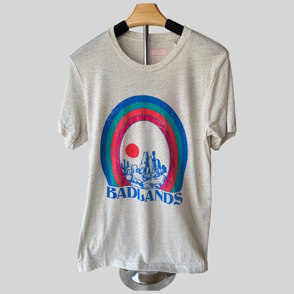 Vintage Western Bohemian with a soft, modern femininity Badlands Tee NWT XLarge - Picture 2 of 3